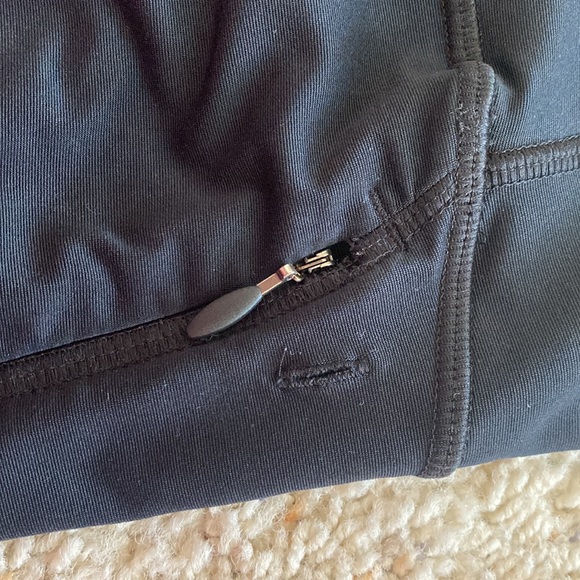 Under Armour Cropped Leggings with Mesh - Picture 5 of 5